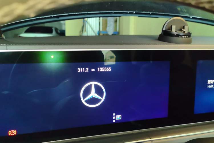 Used Mercedes-Benz GLE 2020 GLE 350 4MATIC Fashion Model Odometer Close Up