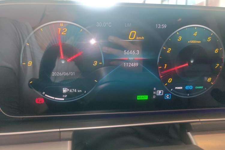 Used Mercedes-Benz GLE 2020 GLE 450 4MATIC Stylish Model Odometer Close Up