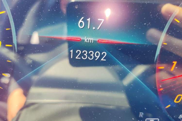 Used Mercedes-Benz GLE 2020 GLE 350 4MATIC Dynamic Edition Odometer Close Up