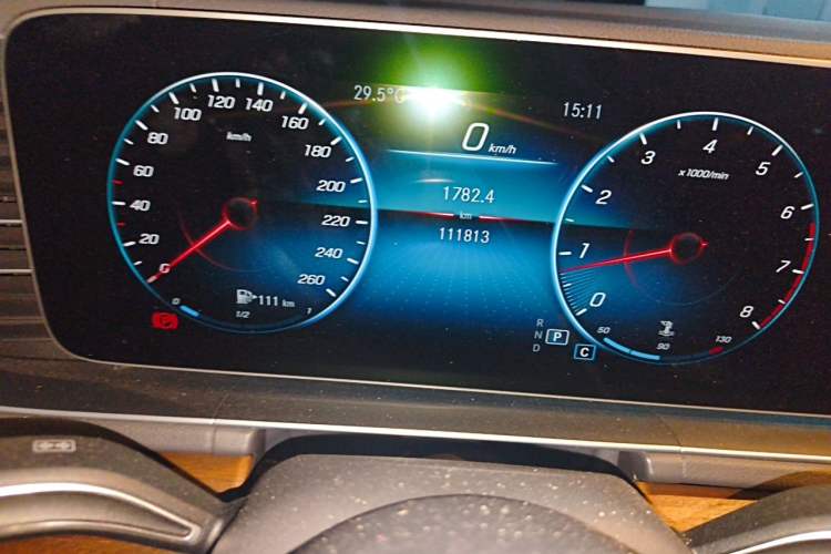 Used Mercedes-Benz GLE 2020 Facelifted GLE 350 4MATIC Luxury Edition Odometer Close Up