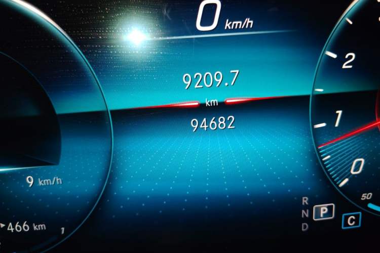 Used Mercedes-Benz GLE 2020 GLE 350 4MATIC Luxury Model Odometer Close Up