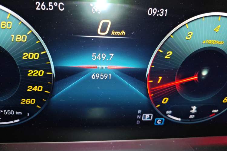 Used Mercedes-Benz GLE 2020 GLE 350 4MATIC Luxury Model Odometer Close Up