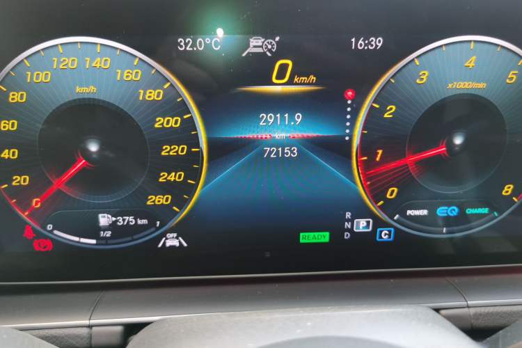 Used Mercedes-Benz GLE 2020 GLE 450 4MATIC Stylish Model Odometer Close Up