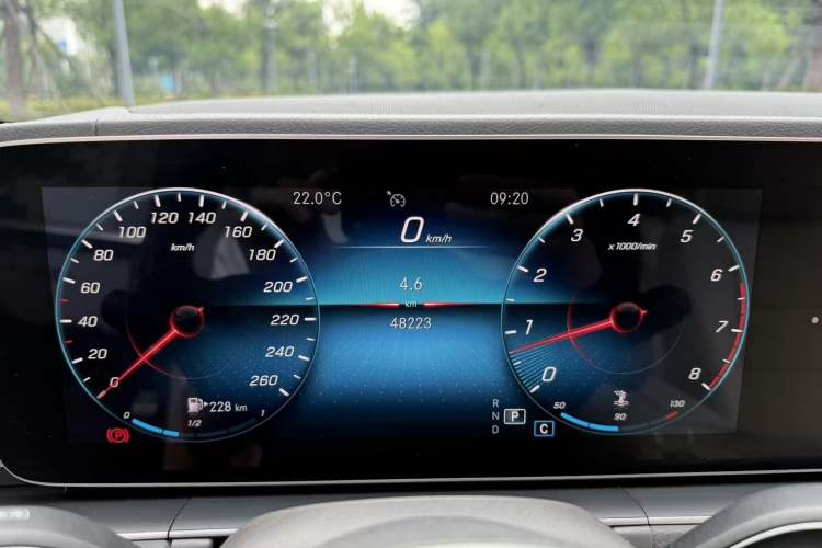 Used Mercedes-Benz GLE 2020 GLE 350 4MATIC Luxury Model Odometer Close Up