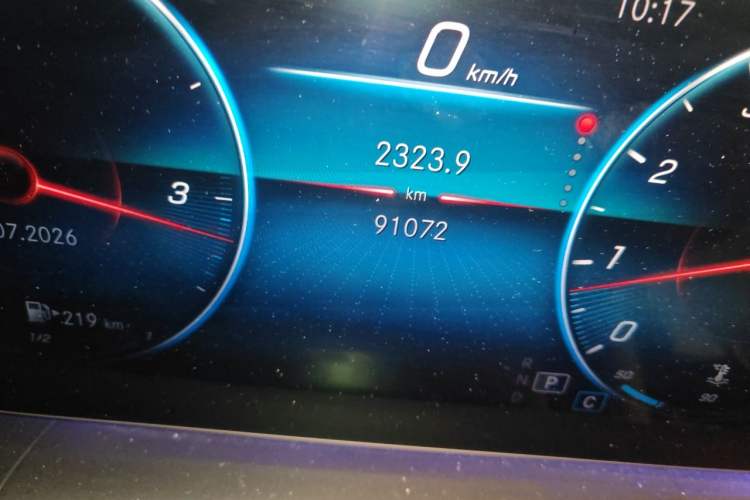 Used Mercedes-Benz GLE 2020 GLE 350 4MATIC Fashion Model Odometer Close Up