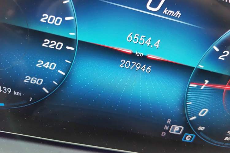 Used Mercedes-Benz GLE 2020 GLE 350 4MATIC Fashion Model Odometer Close Up