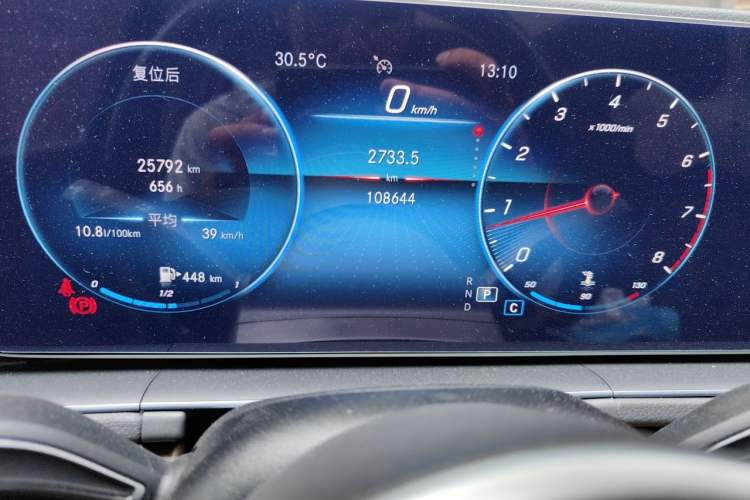 Used Mercedes-Benz GLE 2020 Facelifted GLE 350 4MATIC Luxury Edition Odometer Close Up