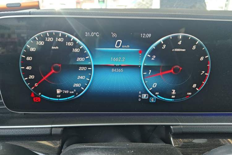 Used Mercedes-Benz GLE 2020 GLE 350 4MATIC Dynamic Edition Odometer Close Up