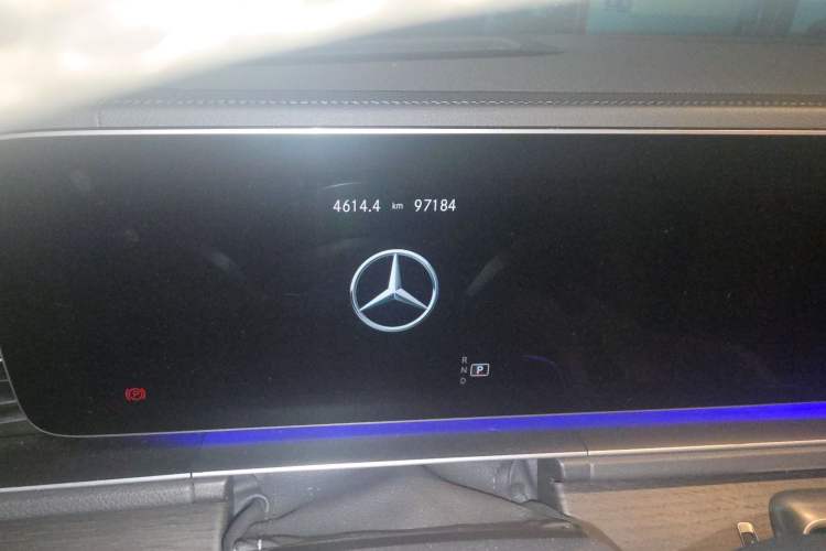 Used Mercedes-Benz GLE 2020 GLE 450 4MATIC Stylish Model Odometer Close Up