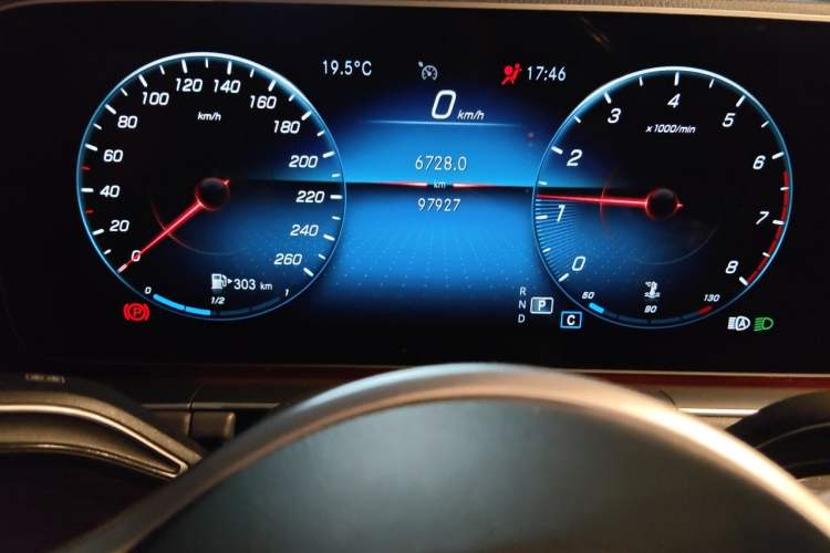 Used Mercedes-Benz GLE 2020 Restyled GLE 350 4MATIC Fashion Edition Odometer Close Up
