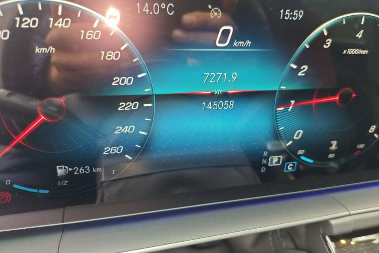 Used Mercedes-Benz GLE 2020 Restyled GLE 350 4MATIC Fashion Edition Odometer Close Up