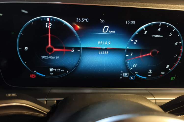 Used Mercedes-Benz GLE 2020 GLE 350 4MATIC Fashion Model Odometer Close Up