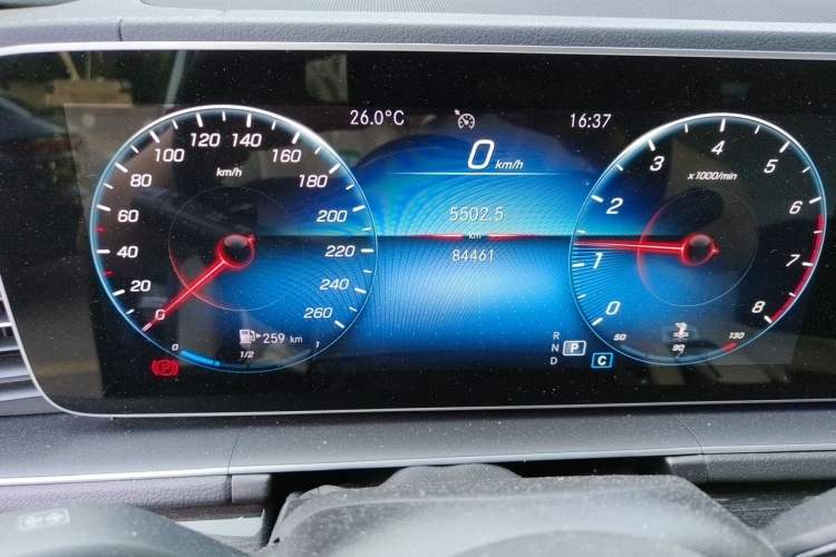 Used Mercedes-Benz GLE 2020 Second Facelift GLE 350 4MATIC Stylish Version Odometer Close Up