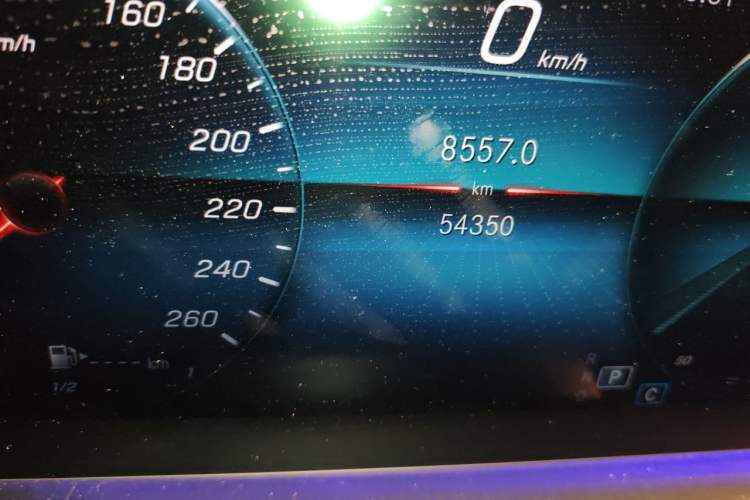 Used Mercedes-Benz GLE 2020 Restyled GLE 350 4MATIC Fashion Edition Odometer Close Up