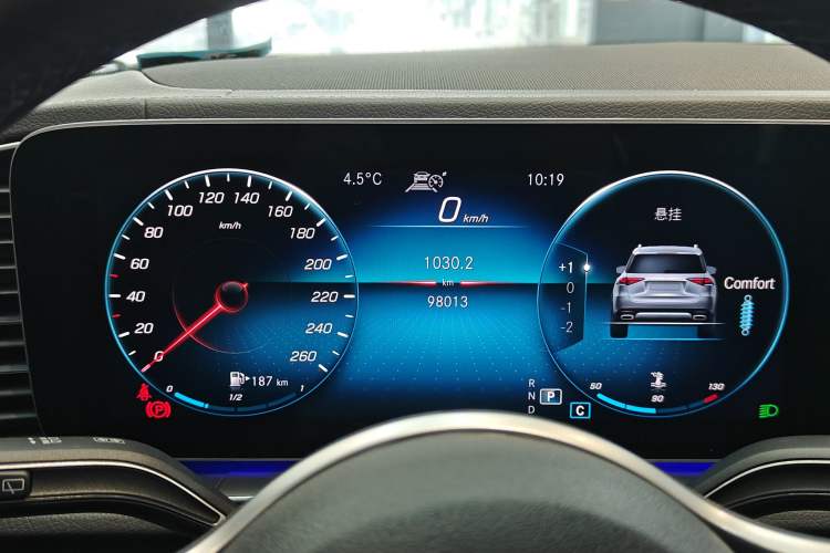 Used Mercedes-Benz GLE 2020 GLE 350 4MATIC Fashion Model Odometer Close Up