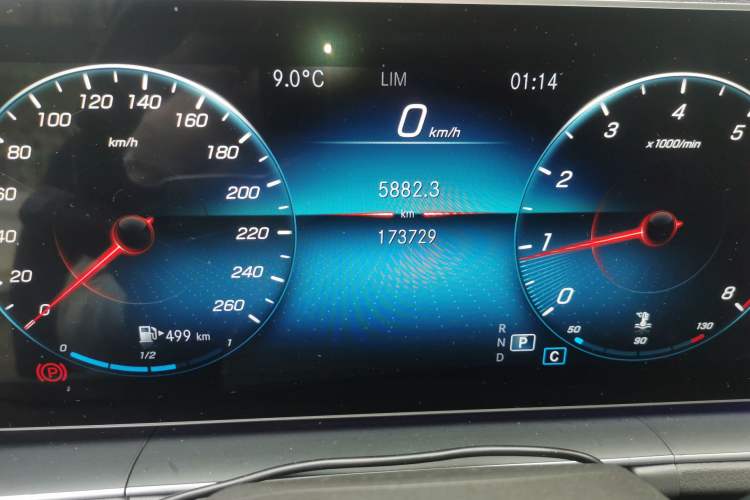 Used Mercedes-Benz GLE 2020 Restyled GLE 350 4MATIC Fashion Edition Odometer Close Up