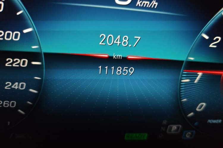 Used Mercedes-Benz GLE 2020 GLE 450 4MATIC Stylish Model Odometer Close Up