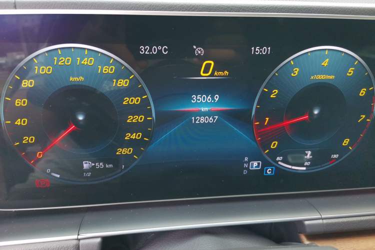 Used Mercedes-Benz GLE 2020 Facelifted GLE 350 4MATIC Luxury Edition Odometer Close Up