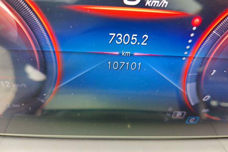 Used Mercedes-Benz GLE 2020 Restyled GLE 350 4MATIC Fashion Edition Odometer Close Up