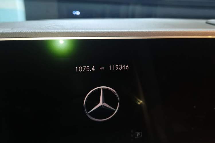 Used Mercedes-Benz GLE 2020 Restyled GLE 350 4MATIC Fashion Edition Odometer Close Up