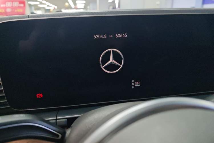 Used Mercedes-Benz GLE 2020 GLE 350 4MATIC Luxury Model Odometer Close Up