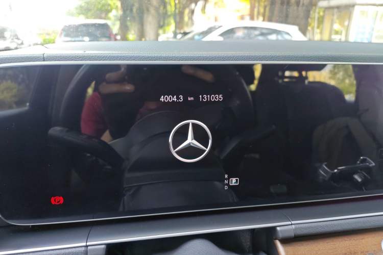 Used Mercedes-Benz GLE 2020 GLE 350 4MATIC Luxury Model Odometer Close Up