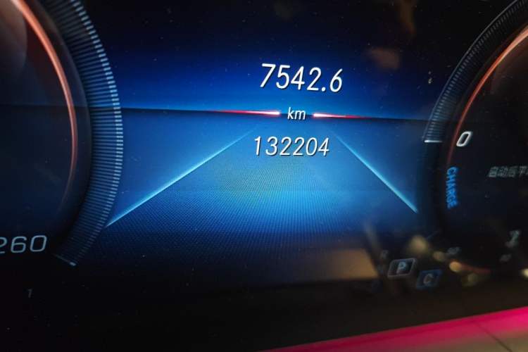 Used Mercedes-Benz GLE 2020 GLE 350 4MATIC Fashion Model Odometer Close Up