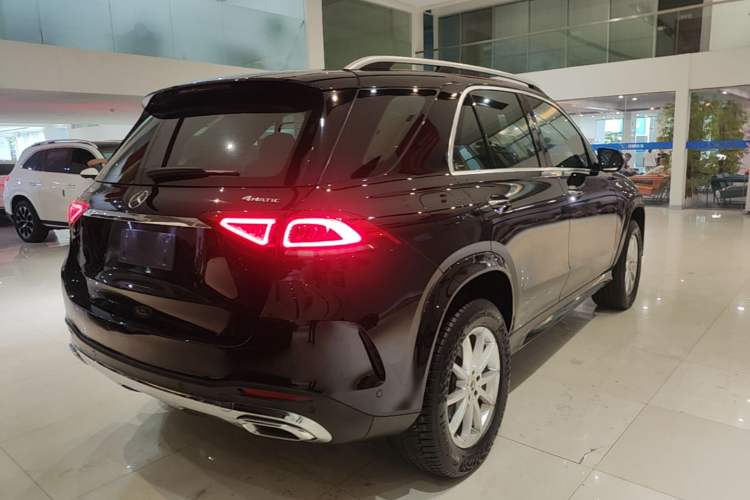 Used Mercedes-Benz GLE 2020 GLE 350 4MATIC Luxury Model Rear Right 45 Deg
