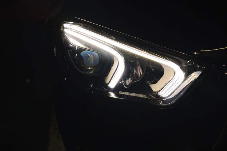 Used Mercedes-Benz GLE 2020 GLE 350 4MATIC Luxury Model Right Front Headlight
