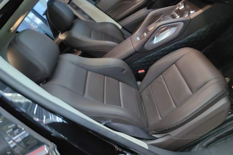 Used Mercedes-Benz GLE 2020 GLE 350 4MATIC Fashion Model Right Front Seat