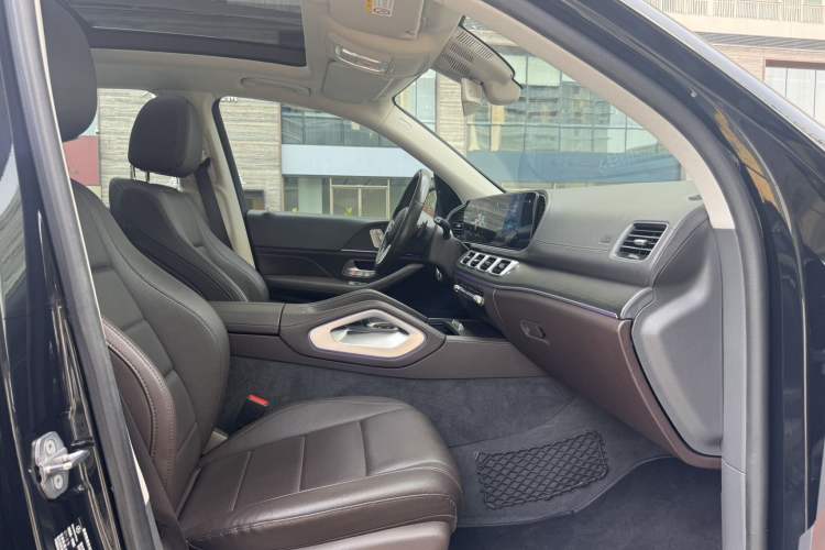 Used Mercedes-Benz GLE 2020 Restyled GLE 450 4MATIC Luxury Edition Right Front Seat