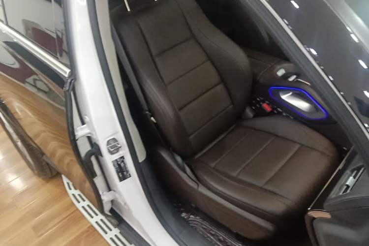 Used Mercedes-Benz GLE 2020 Restyled GLE 350 4MATIC Fashion Edition Right Front Seat