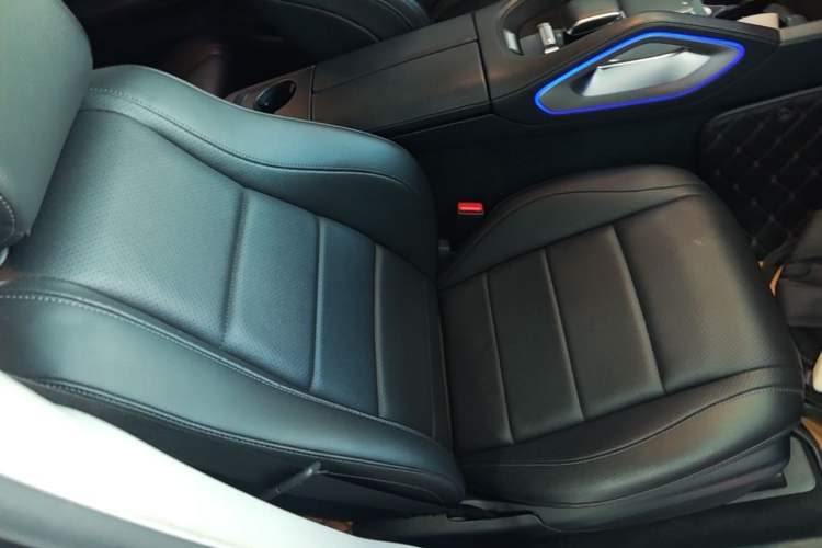 Used Mercedes-Benz GLE 2020 Restyled GLE 350 4MATIC Fashion Edition Right Front Seat