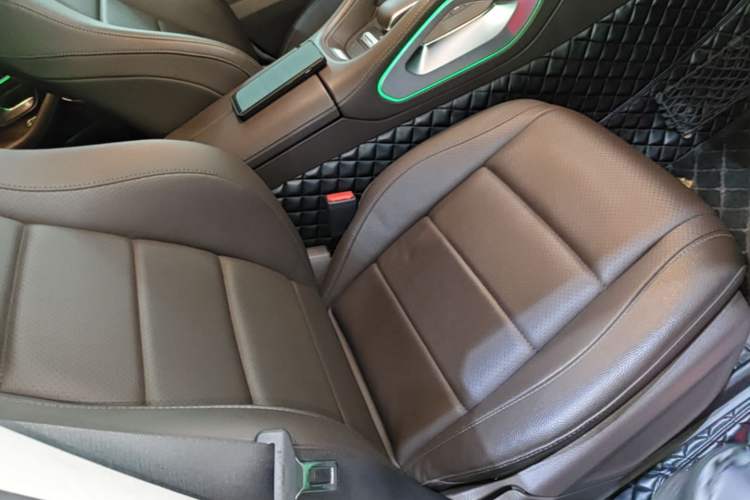 Used Mercedes-Benz GLE 2020 Restyled GLE 450 4MATIC Luxury Edition Right Front Seat
