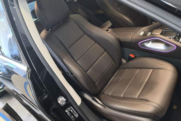 Used Mercedes-Benz GLE 2020 Restyled GLE 350 4MATIC Fashion Edition Right Front Seat