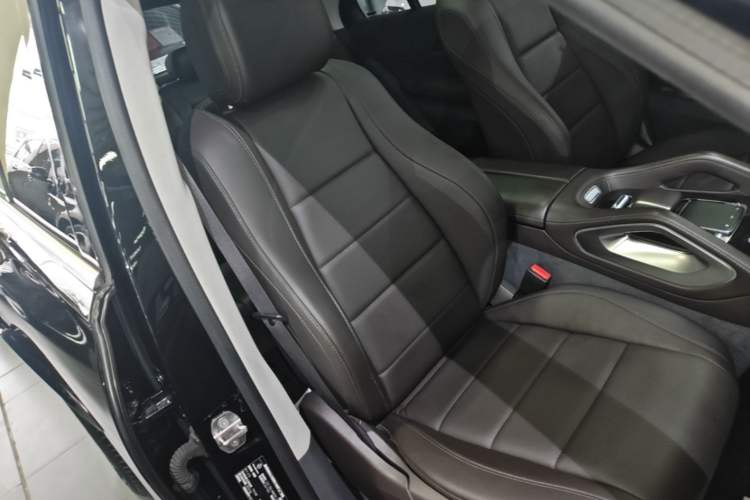 Used Mercedes-Benz GLE 2020 GLE 350 4MATIC Fashion Model Right Front Seat