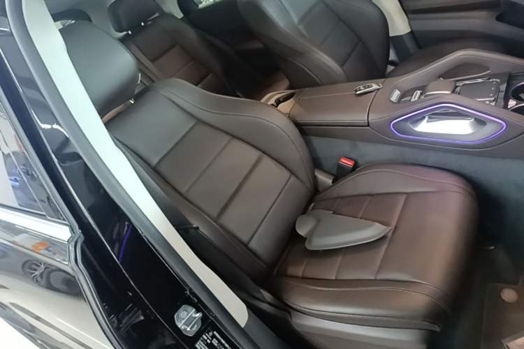 Used Mercedes-Benz GLE 2020 Restyled GLE 350 4MATIC Fashion Edition Right Front Seat