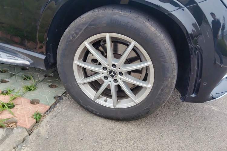 Used Mercedes-Benz GLE 2020 Restyled GLE 350 4MATIC Fashion Edition Right Front Wheel Hub