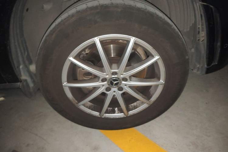 Used Mercedes-Benz GLE 2020 Restyled GLE 350 4MATIC Fashion Edition Right Front Wheel Hub