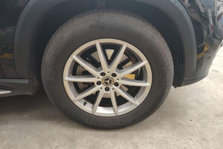 Used Mercedes-Benz GLE 2020 GLE 350 4MATIC Dynamic Edition Right Front Wheel Hub