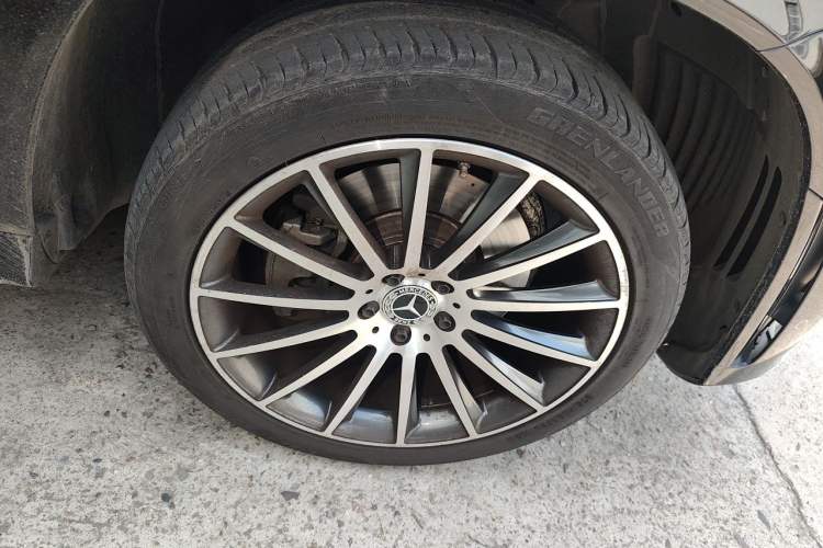 Used Mercedes-Benz GLE 2020 GLE 350 4MATIC Fashion Model Right Front Wheel Hub