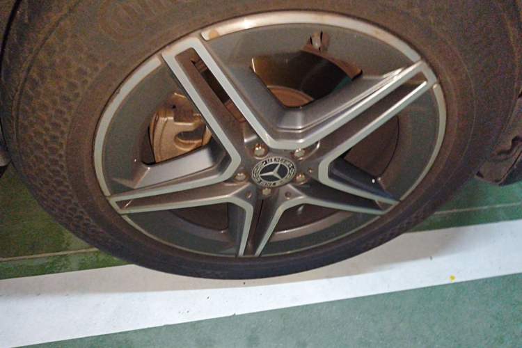 Used Mercedes-Benz GLE 2020 Facelifted GLE 350 4MATIC Luxury Edition Right Front Wheel Hub
