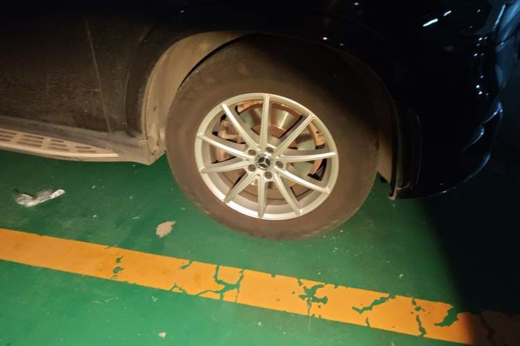 Used Mercedes-Benz GLE 2020 GLE 350 4MATIC Fashion Model Right Front Wheel Hub