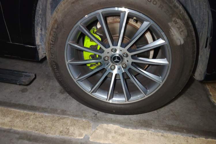 Used Mercedes-Benz GLE 2020 GLE 350 4MATIC Luxury Model Right Front Wheel Hub