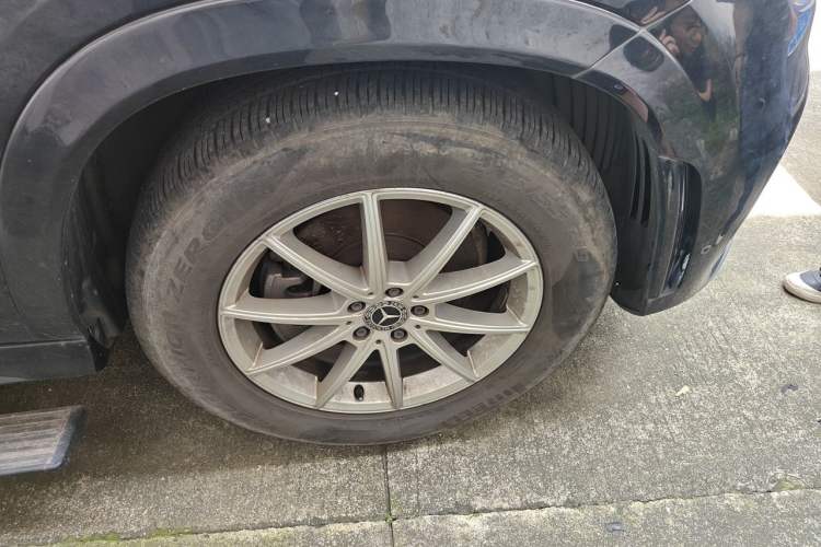 Used Mercedes-Benz GLE 2020 GLE 350 4MATIC Fashion Model Right Front Wheel Hub
