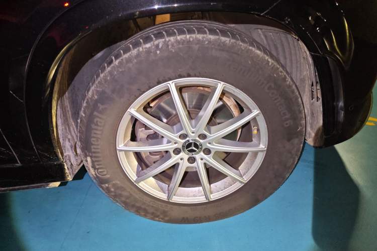 Used Mercedes-Benz GLE 2020 GLE 350 4MATIC Luxury Model Right Front Wheel Hub