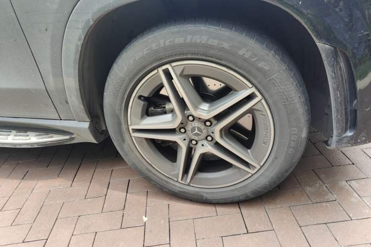 Used Mercedes-Benz GLE 2020 GLE 450 4MATIC Stylish Model Right Front Wheel Hub