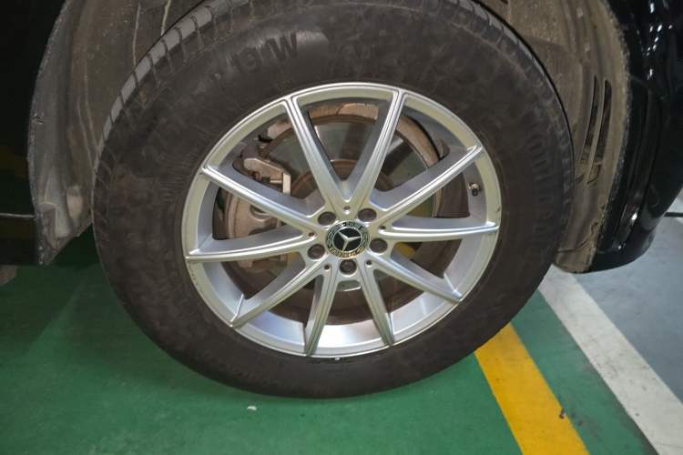 Used Mercedes-Benz GLE 2020 Restyled GLE 350 4MATIC Fashion Edition Right Front Wheel Hub