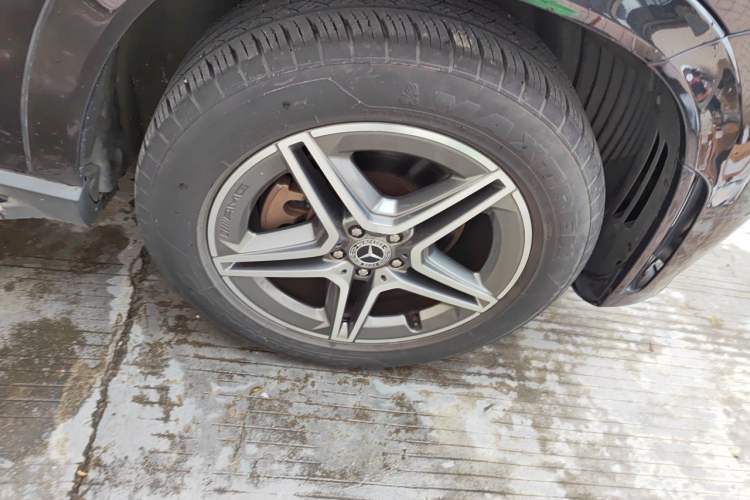 Used Mercedes-Benz GLE 2020 GLE 350 4MATIC Fashion Model Right Front Wheel Hub