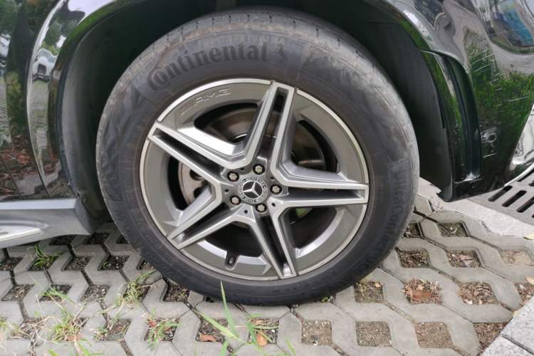 Used Mercedes-Benz GLE 2020 Facelifted GLE 350 4MATIC Luxury Edition Right Front Wheel Hub